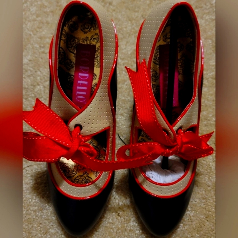 Bordello Black, Beige & Red Retro Ribbon Pumps